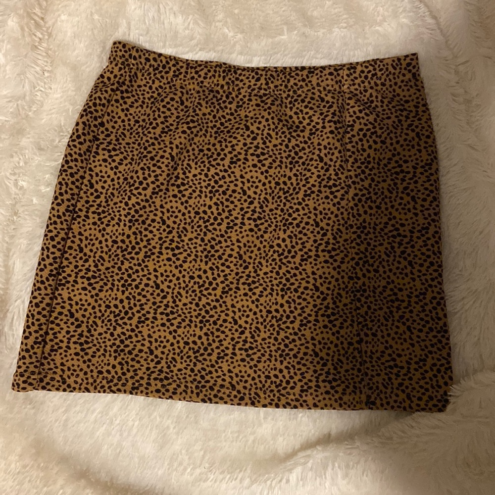 Mini skirt with slit from SHEIN. Only worn once.